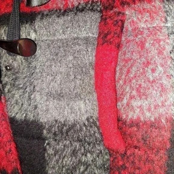 Women's Takara Red and Black Plaid vest with removable Furry hood. Size Medium - Picture 5 of 8
